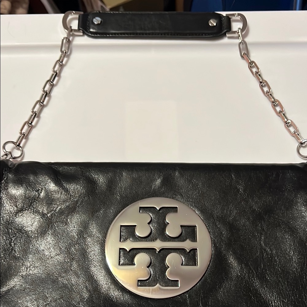 Tory Burch Black Shoulder Bag with Iconic Logo - Picture 7 of 10